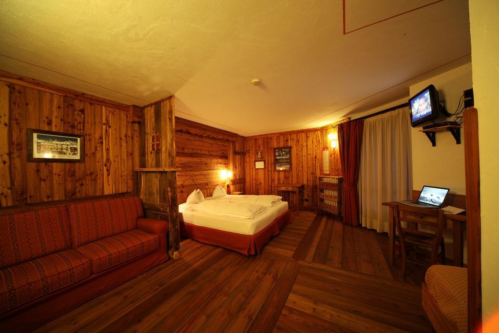 La Torretta Hotel Challand-Saint-Anselme ภายนอก รูปภาพ